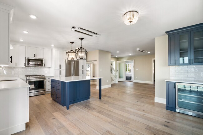 Building Photo - 77 Harbor View Ave