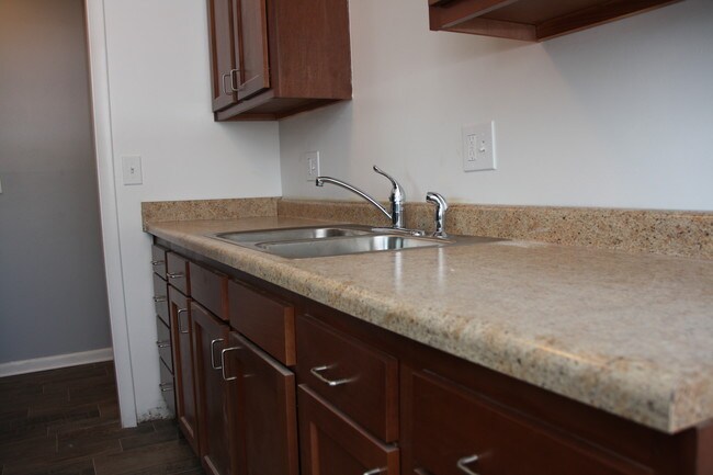 Foto del edificio - MOVE IN TODAY! Limited Units Available