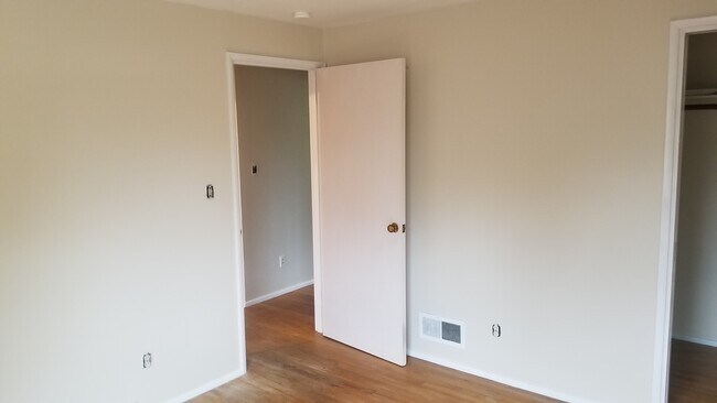 Bedroom Entrance - 2501 N Mullen St