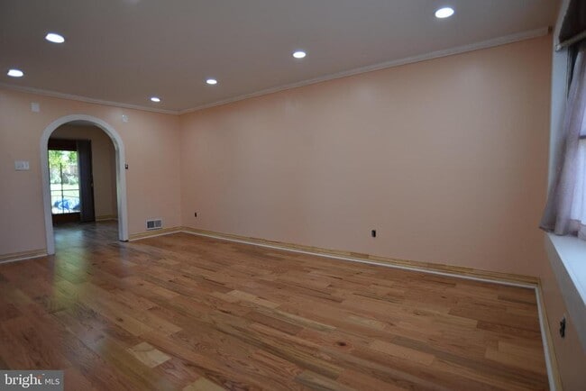 Foto del edificio - 4011 Lees Corner Rd