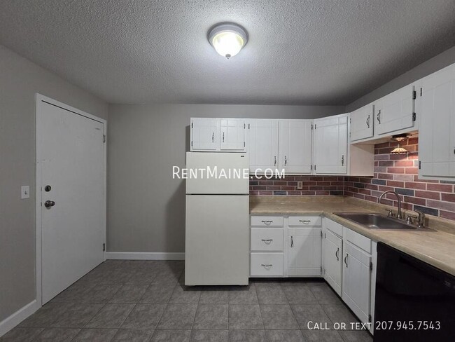 Building Photo - 10 Tall Pines Dr