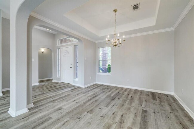 Building Photo - 24031 Holleygate Ct