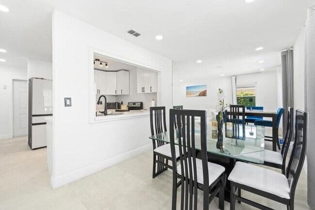 Foto del edificio - 245 Sandpiper Ave