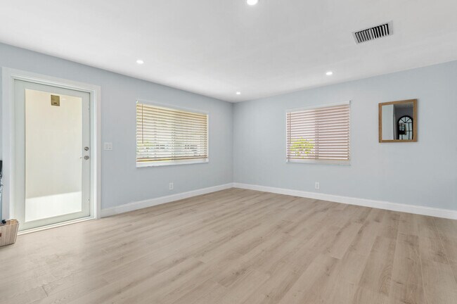 Foto del edificio - 902 SW 17th St