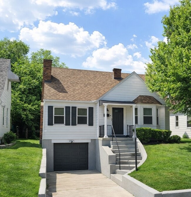 Building Photo - 2231 Riverside Dr
