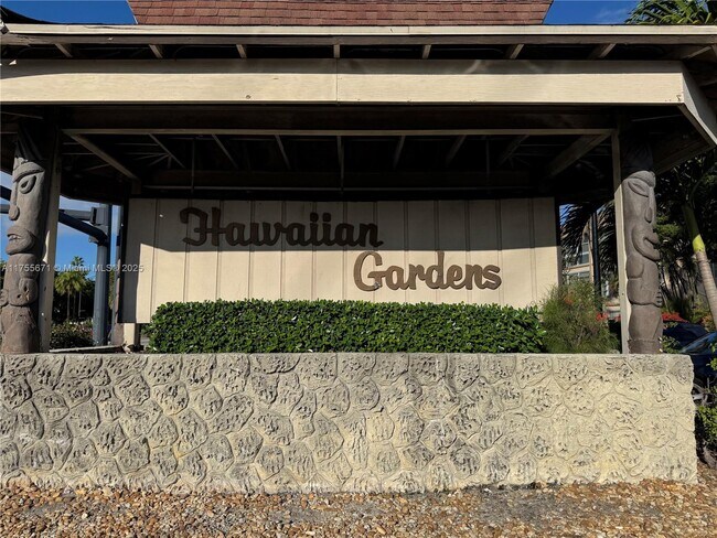 Building Photo - 5001 W Oakland Park Blvd