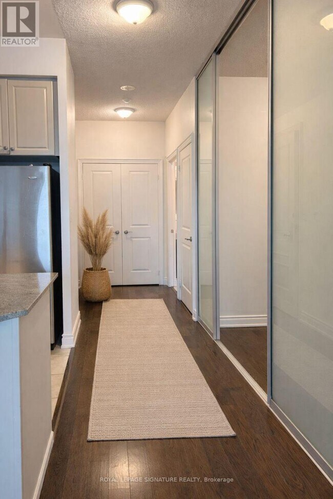 Photo du bâtiment - 10 Bloorview Pl