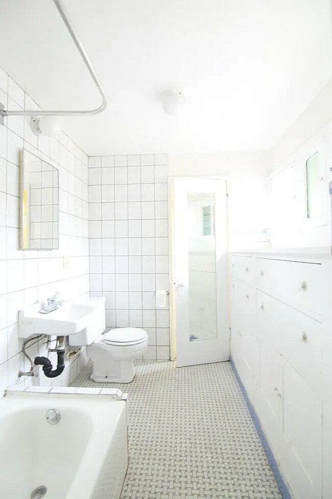Foto del edificio - 4625 Kingswell Ave