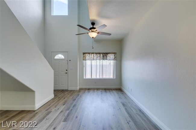 Foto del edificio - Henderson Townhouse w/2 car garage