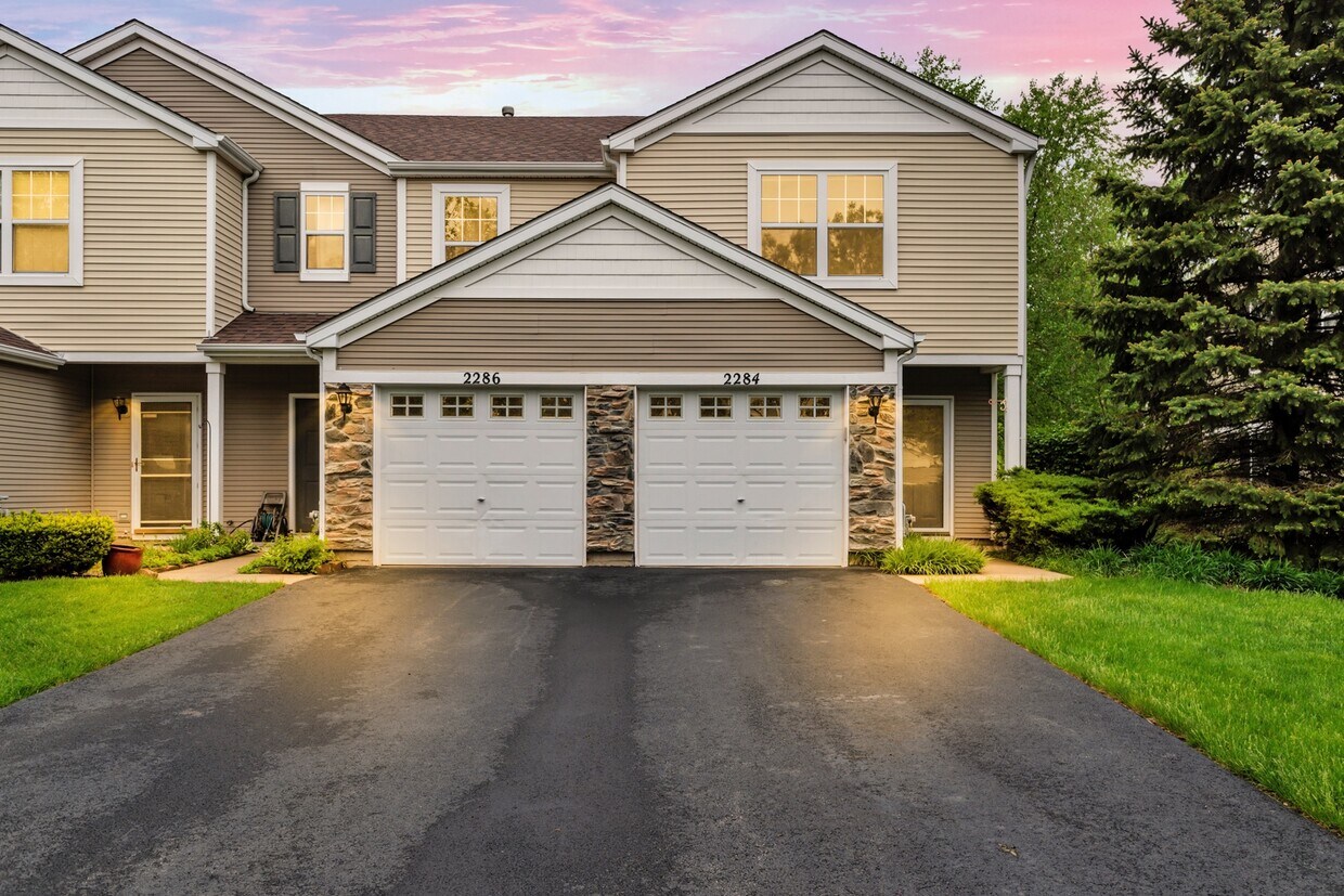 Primary Photo - 2284 Flagstone Ln