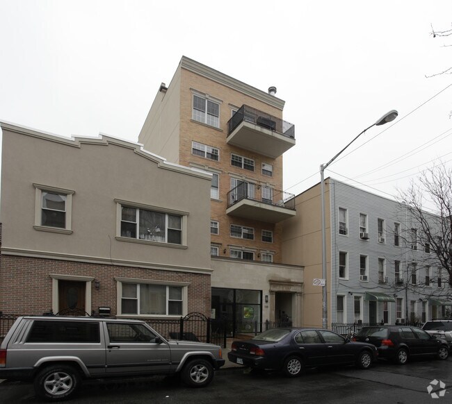Foto principal - 135 N 9th St