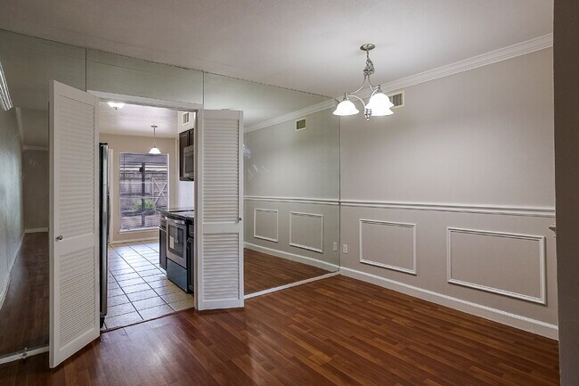 Foto del edificio - Updated 2 Bed, 2 Bath Townhome in North Dallas