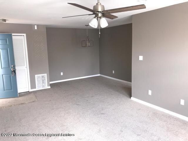 Foto del edificio - 102 Cypress Ct