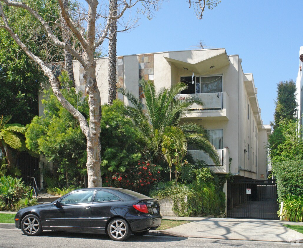 Foto del edificio - 9917 Robbins Dr
