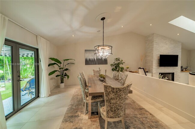 Building Photo - 901 Coco Plum Way