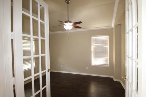 Building Photo - 2041 Camelot Dr