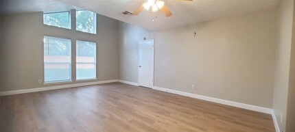 Building Photo - 10635 Tenneta Dr