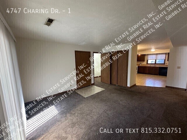 Foto del edificio - 4747 Charing Dr