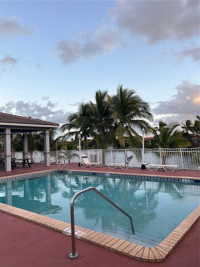 Foto del edificio - 7090 NW 173rd Dr