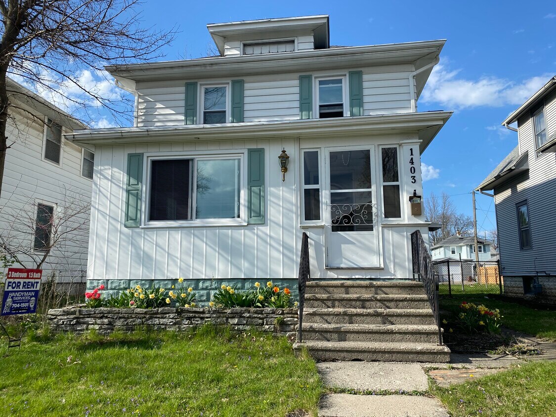 Primary Photo - 1403 Dodge Ave