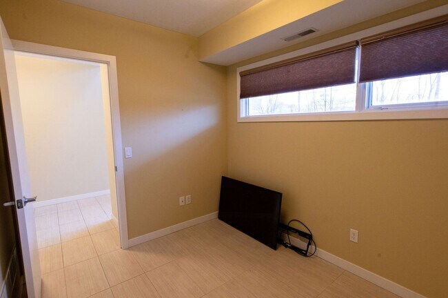 Foto del edificio - Little Italy Townhome - 1911 E 119th St , ...