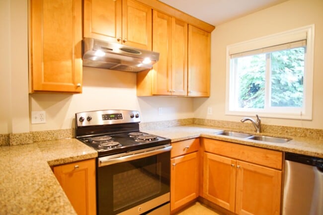 Foto del edificio - Updated Vintage 2Bed Courtyard Flat w/ AC & DW by Mt. Tabor!