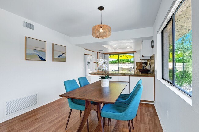 Building Photo - AVAILABLE NOW! 2 Bed 2 Bath Condo in Palm ...