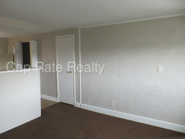 Building Photo - 3632 Cushing C OPEN Sun 12/2 2-4 PM
