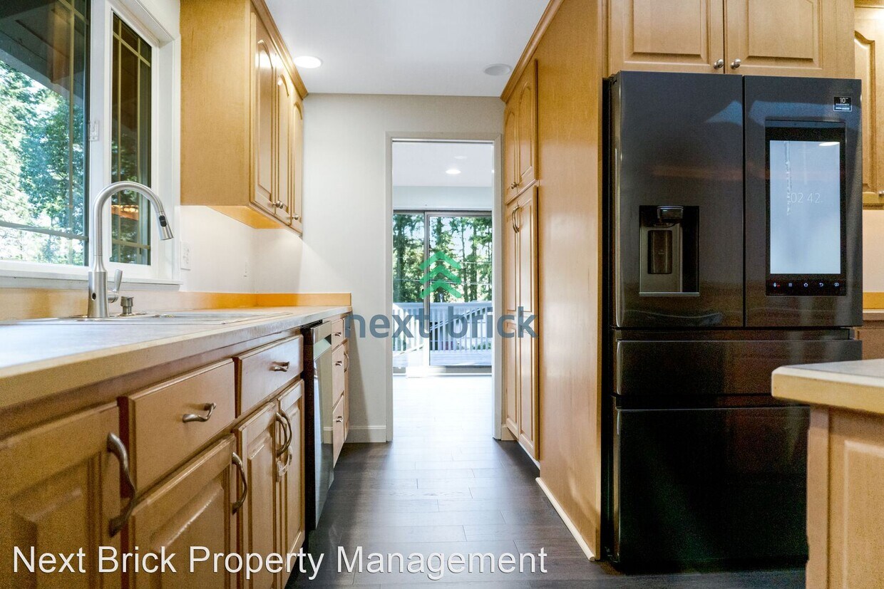 Primary Photo - 5 br, 3 bath House - 16183 SE 42nd St