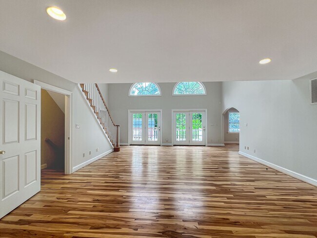 Building Photo - Secluded Elegance: Expansive 5-Bedroom Hom...
