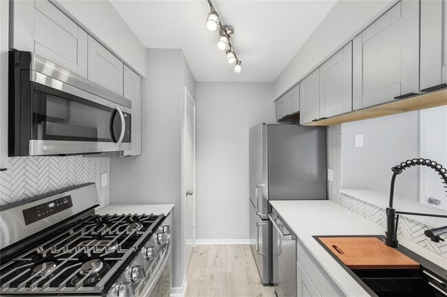 Building Photo - 2618 Ektom Dr