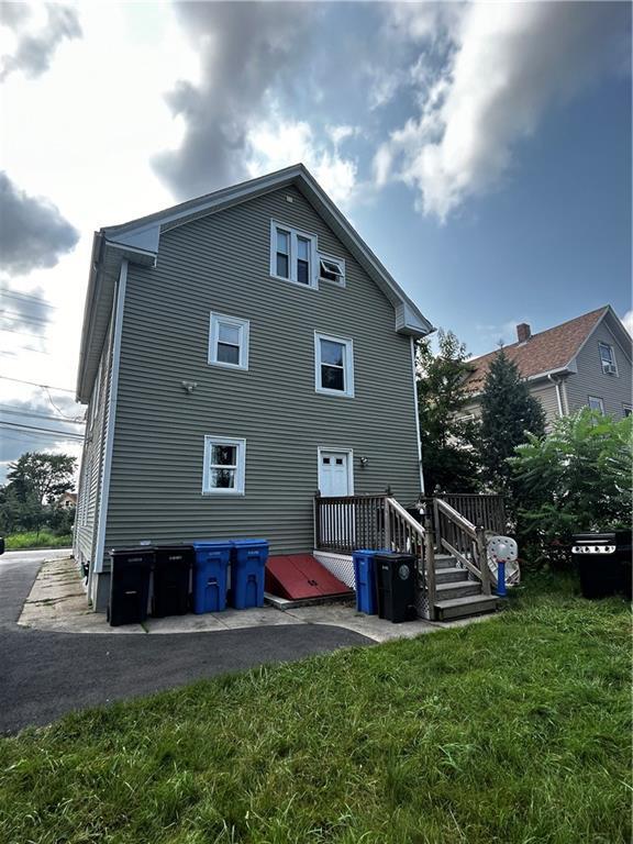 Building Photo - 494 Wellington Ave