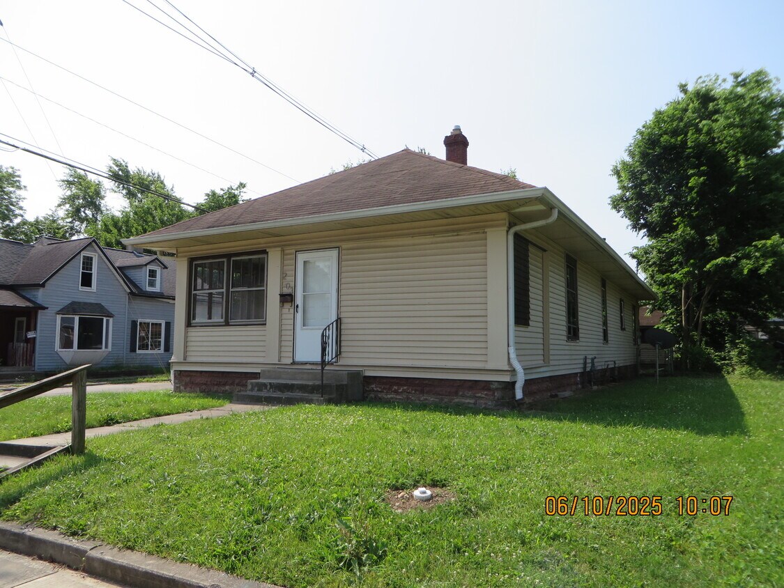 Foto principal - 203 W 4th St