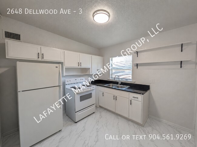 Foto del edificio - 2648 Dellwood Ave