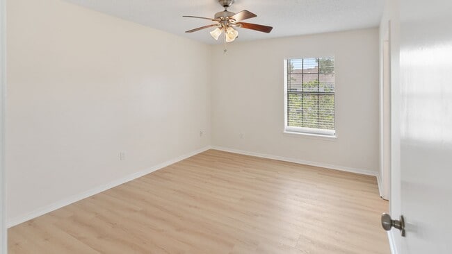 Building Photo - 2 Bedroom Condo in a Great Location!