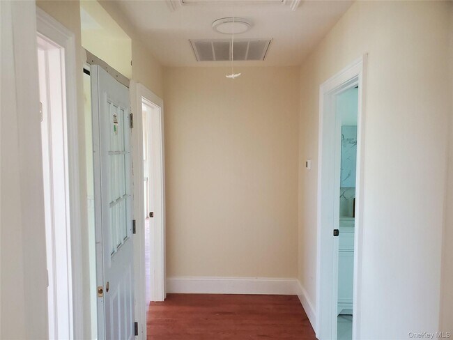 Foto del edificio - 529 Maple Ave