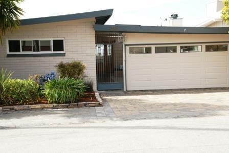 Foto del edificio - 220 Shoreview Dr
