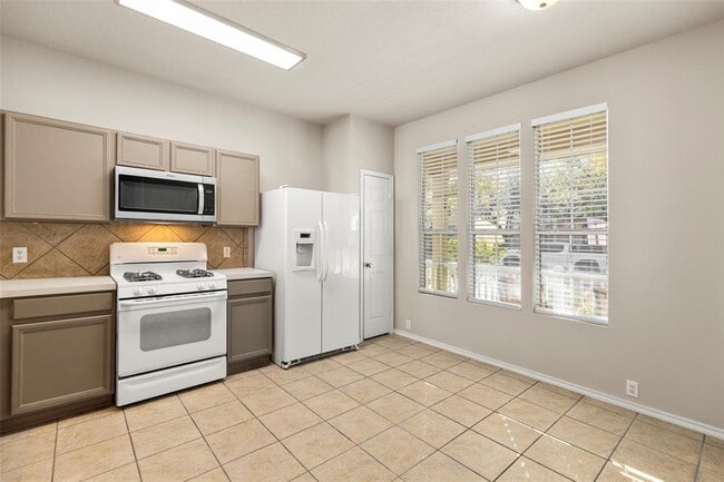 Building Photo - 16818 Pine Castle Dr