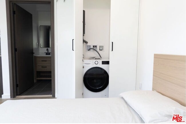 Building Photo - 623 Mariposa Ave