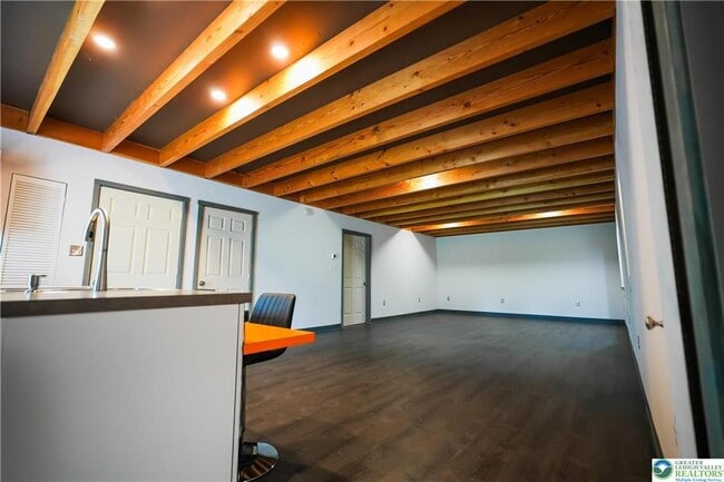 Foto del edificio - 335 Walnut Dr