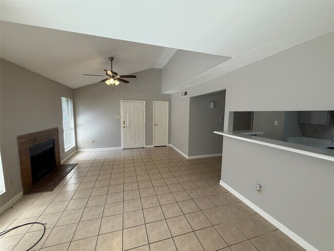 Foto del edificio - 7200 W T C Jester Blvd