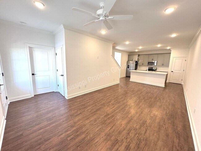 Foto del edificio - 3BR/3.5BA Stand Alone House in South Grove