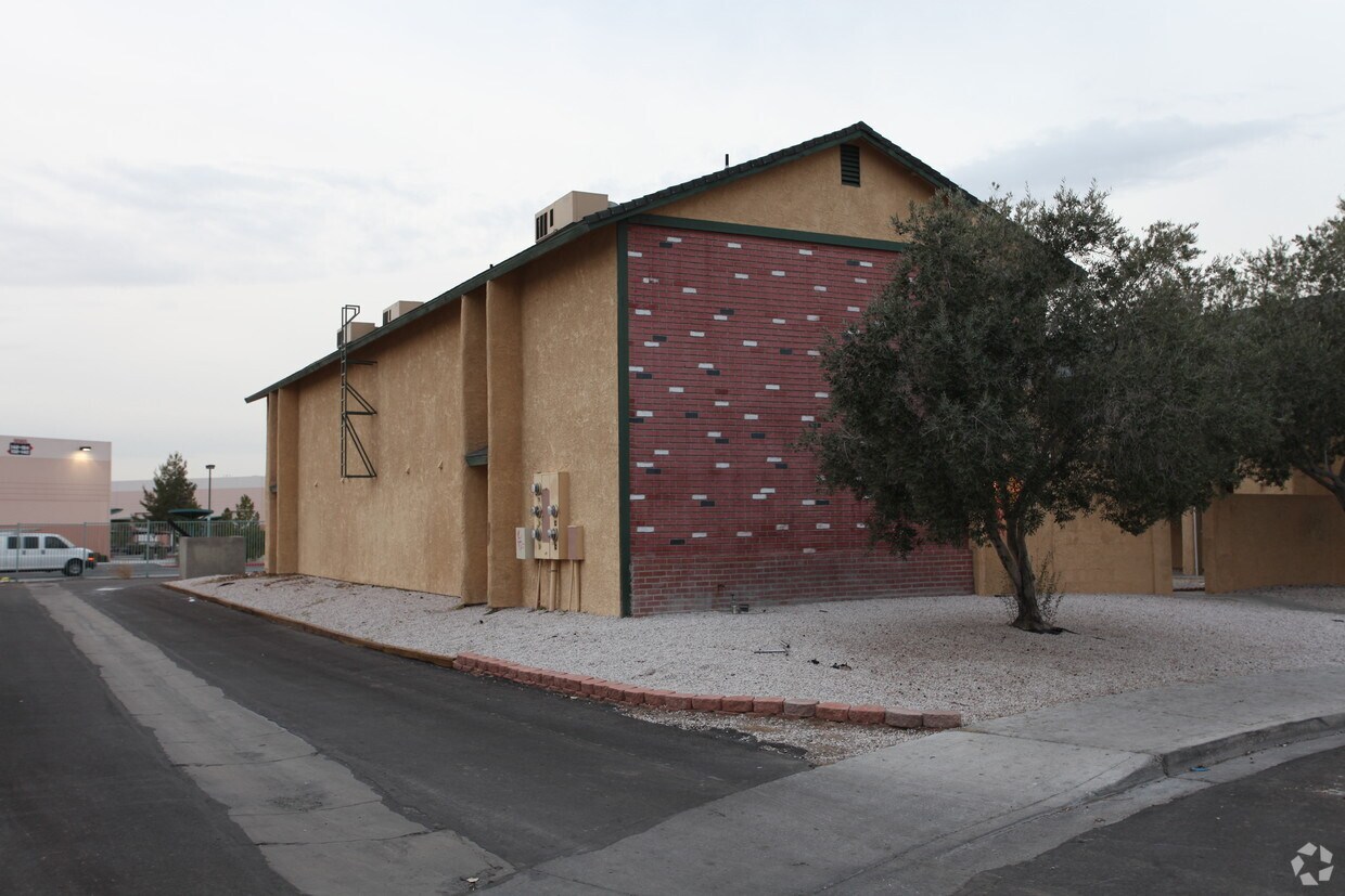 Building Photo - 5201 Redberry St