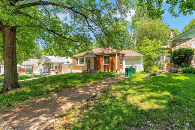 Building Photo - Charming 2BR House in Saint Louis