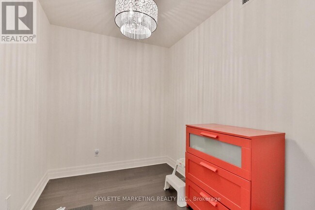 Photo du bâtiment - 8110-8110 Birchmount Rd