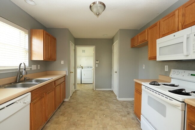 Photo - A large spacious home in Charlotte - Pet f...