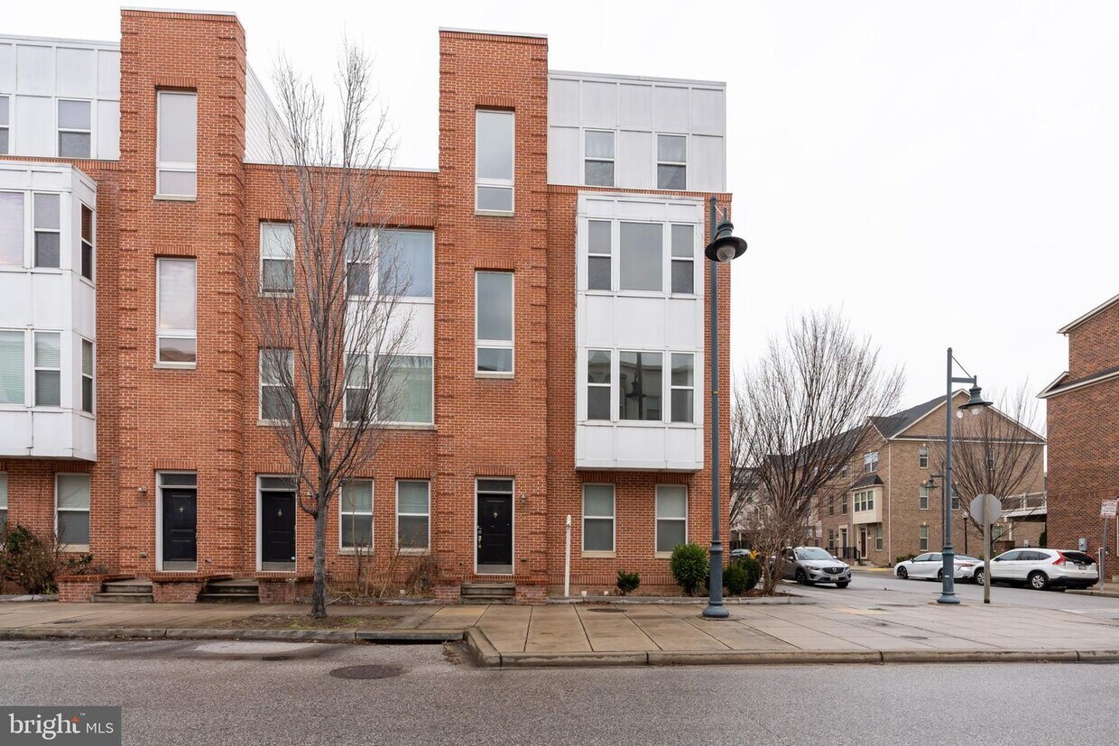 Primary Photo - 1706 E Eager St