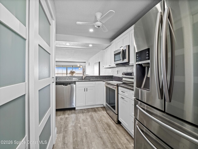 Foto del edificio - 3799 S Banana River Blvd