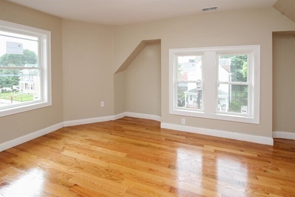 Primary Photo - 299 Norfolk St