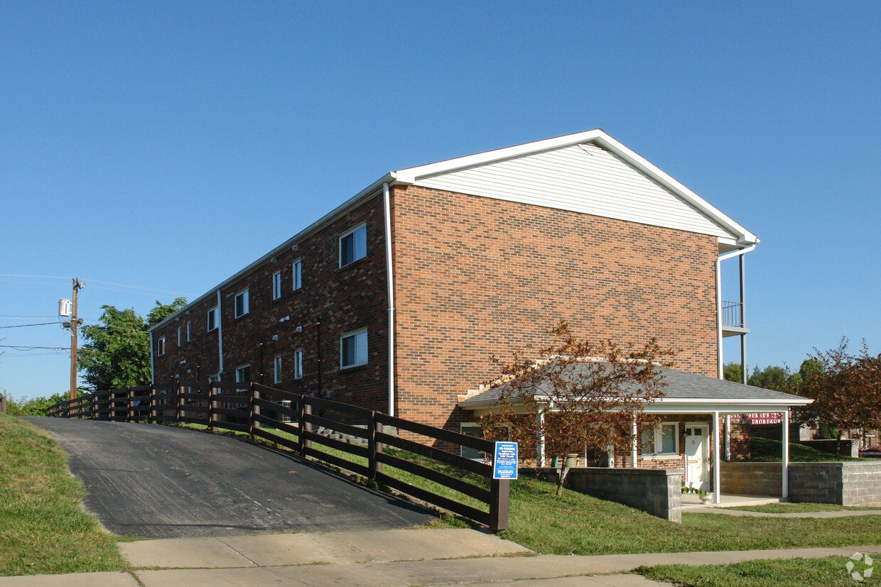 Building Photo - 179 Lakeshore Dr